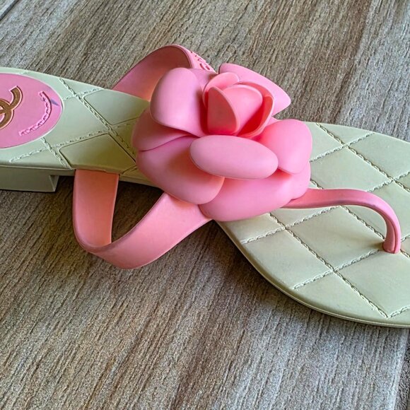 Chanel Barbie-Pink Rubber Camellia Flower Sandals Eur. 40 - Picture 4 of 13